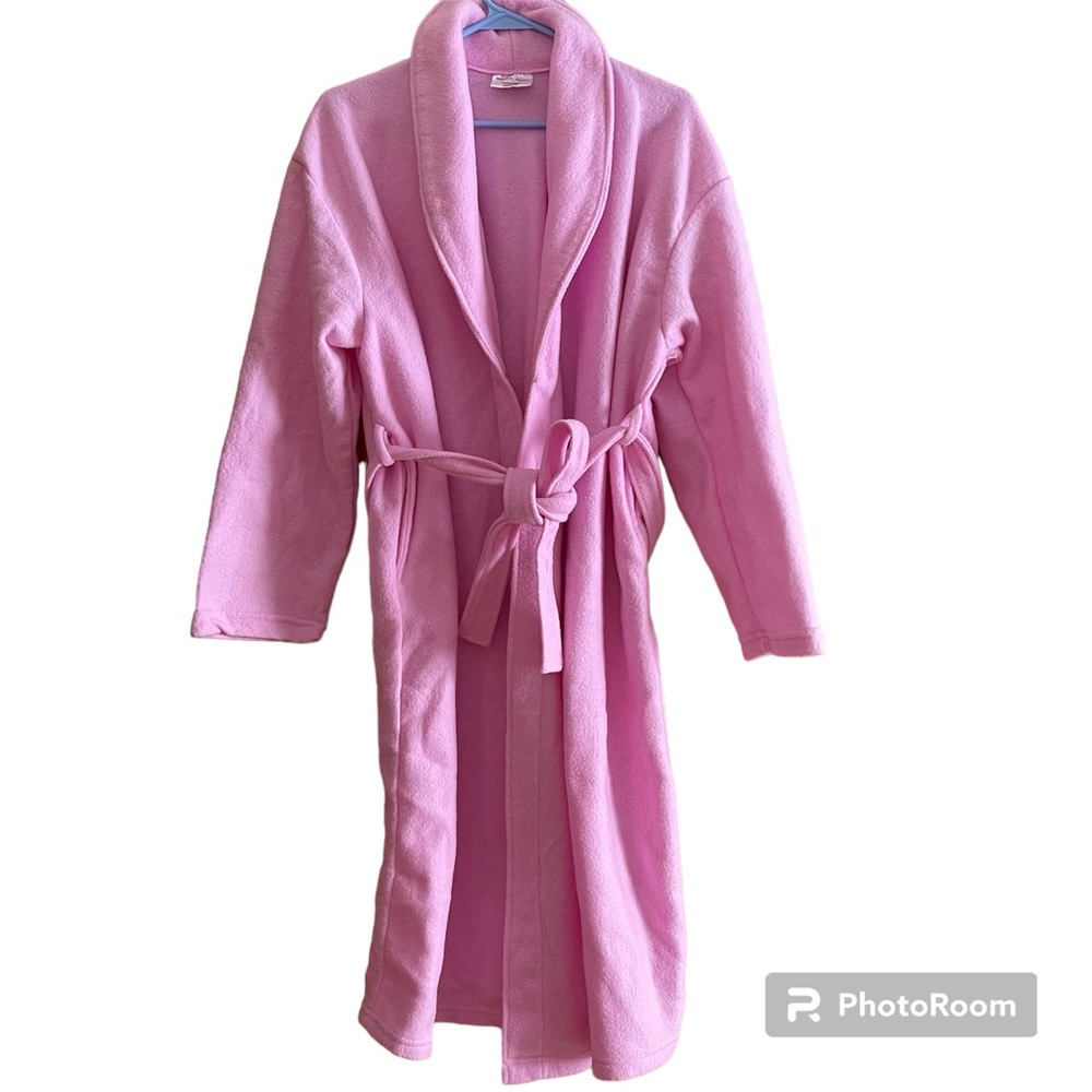Essence of Beauty Pink Robe one size fits most w/2 Pockets